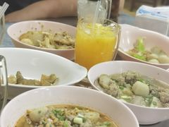 冬阴功宽汤粉-榮泰米粉湯(Left Shop)