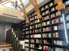 -钟书阁(松江泰晤士小镇店)