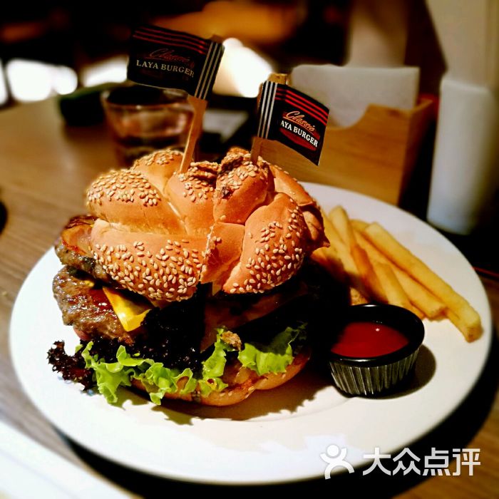 拉亚汉堡经典餐厅(宜山路店)-经典双层牛肉总汇汉堡图片-上海美食