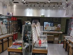 -美式眼镜·授权蔡司.依视路.尼康.豪雅.明月(人民广场店)