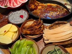 番茄红油鸳鸯锅-赵美丽·重庆社区火锅·直营店(火车东站·中豪国际店)