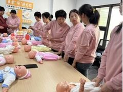 -乐禧母婴全自营月嫂(宝山店)