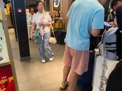 -麦当劳(上海虹桥站30B检票口楼上)