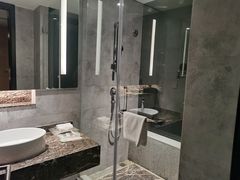 -上海虹桥西郊假日酒店