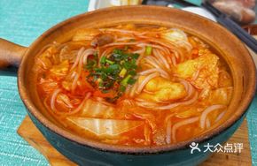 Sour Soup Three Delicacies Pot Noodles