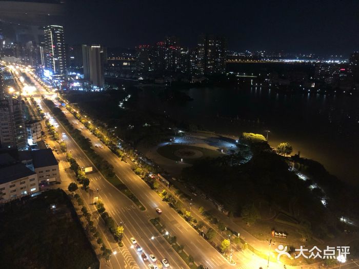 荣誉国际酒店-云顶旋转餐厅景观位图片