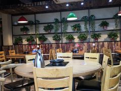 大堂-陆记牛庄·碳锅龙虾烧烤(爱上花园店)