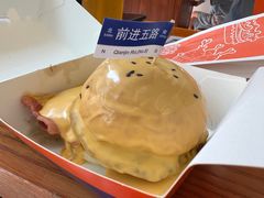芝士熔岩牛肉堡-前进5路汉堡炸鸡(昙华林店)