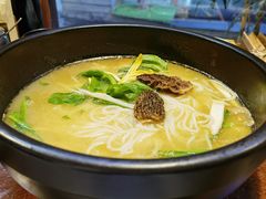 -银米·云南传统过桥米线(双廊黑金冠店)