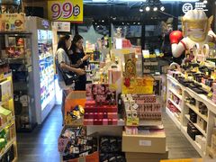 -曼谷四叶草彩妆&纪念品  (chitlom)