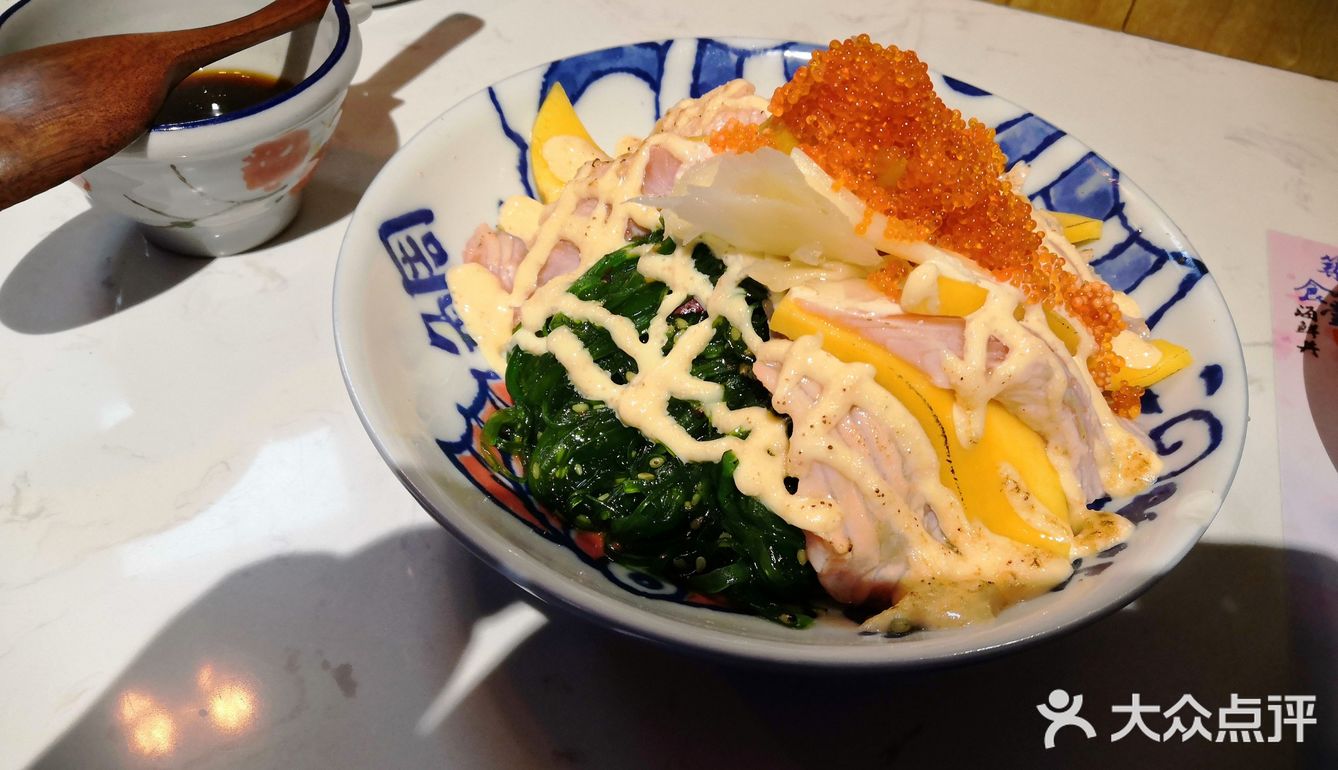 一口咬下去，满嘴都是肥美的鳗鱼，非常香美