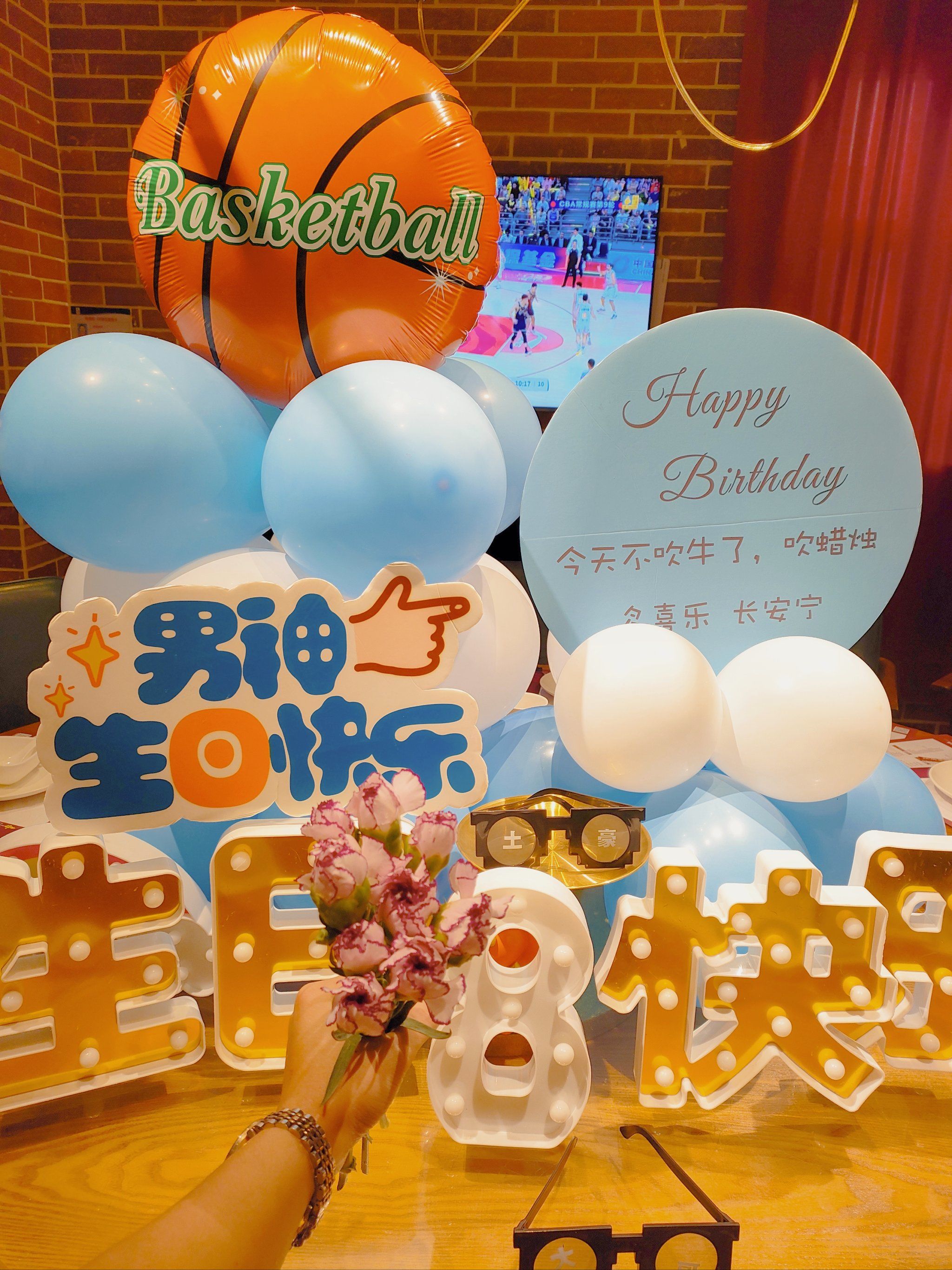 今天是一位小帅哥生日,蓝色主题也不错呦