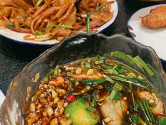 -何妹湿辣牛肉·粤式烧烤砂煲(桂雅路店)