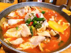 思茅酸汤鱼片-老滇山寨•云南特色菜•地方菜•民族风情歌舞表演(金碧店)