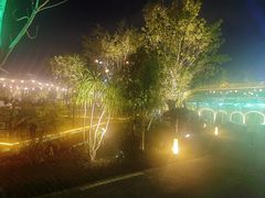 -茅草房·河畔园林火锅