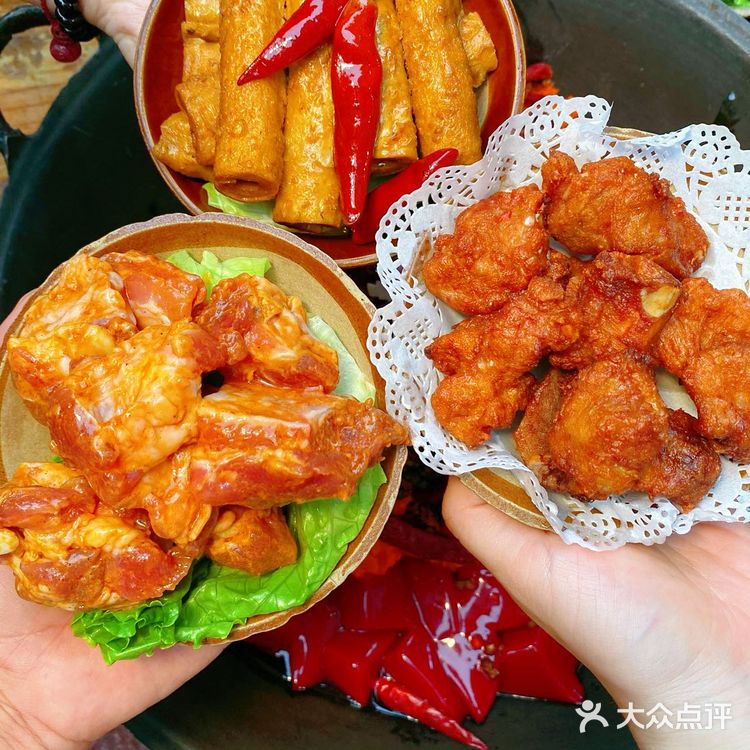 来到铜元局找朋友耍,带我打卡一家最重庆味道的火锅
