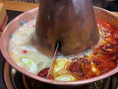 -果松木炭酸菜铜火锅·外婆参鸡汤