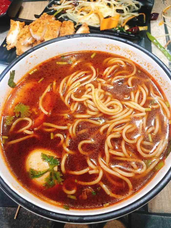 每次都是叫的外卖,面条很筋道.