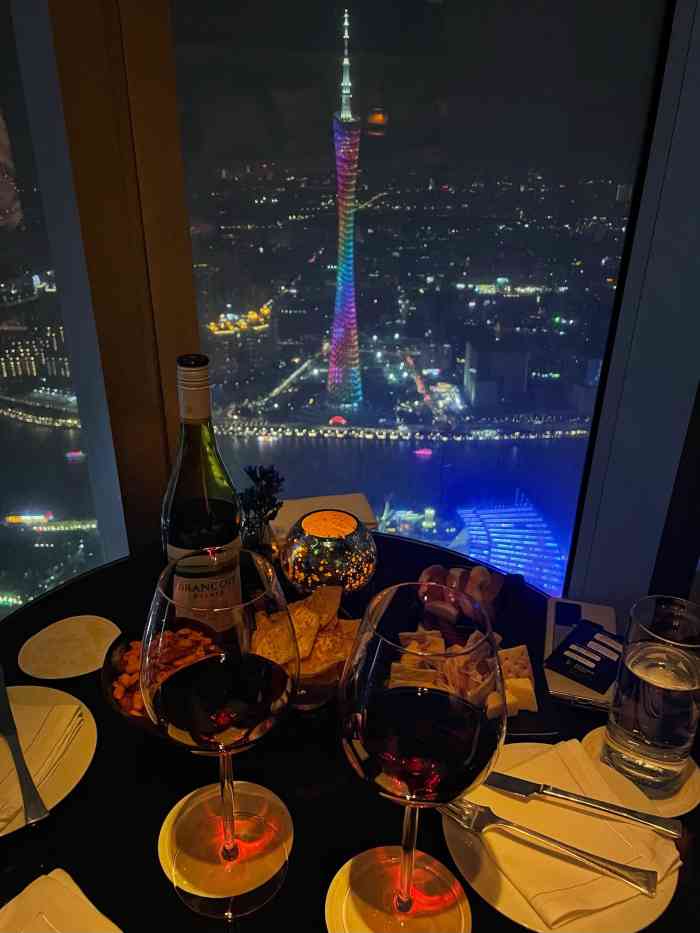 广州四季酒店·tian bar 天吧-"鸡尾酒真的很好喝,环境真的不错,服务