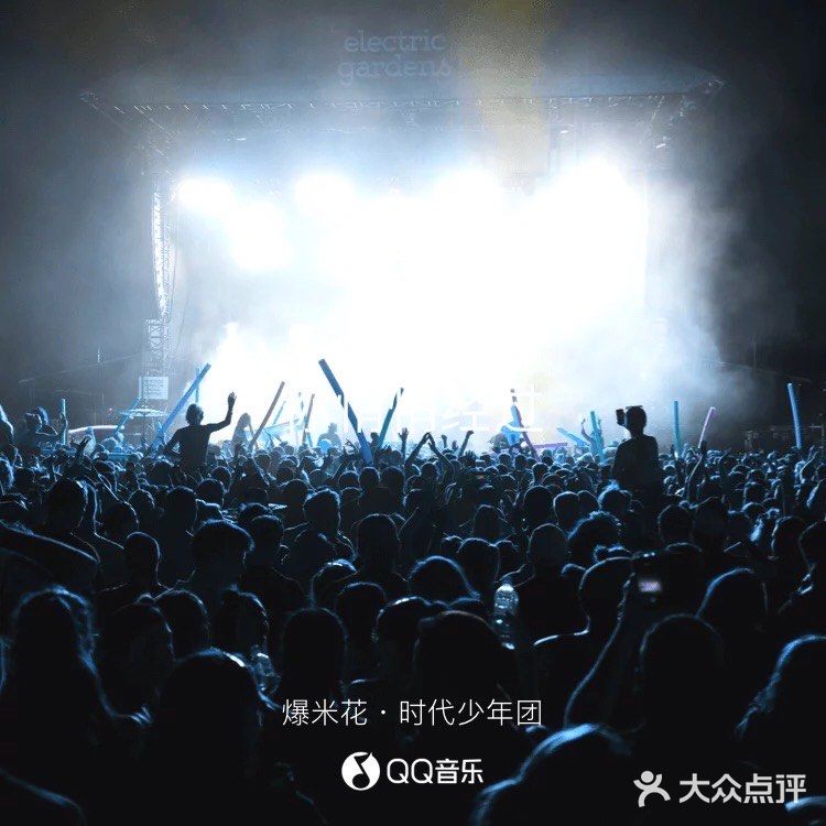 又好像 冰淇淋 刚好遇见了盛夏