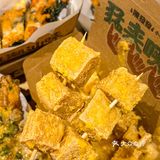 汕头的汕头的裹满咸蛋黄的豆干外酥里嫩！