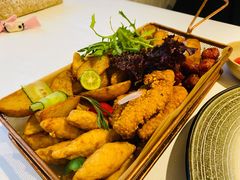 混合美式炸物-秀儿家の小确幸花园西餐厅