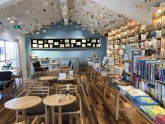 -猫的天空之城概念书店(束河店)