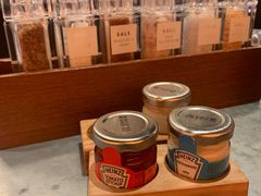 -文艺复兴百货(米兰大教堂广场店)