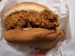 麦辣鸡腿汉堡经典中薯条套餐-麦当劳(国际社区店)