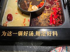 -老牌坊云南鱼豆花火锅(哈西万达店)