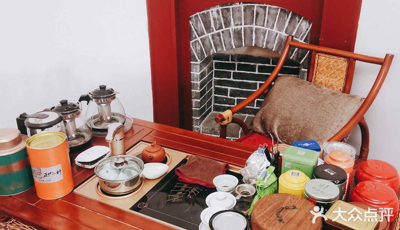 冬日的午后,阳光照进来的咖啡屋