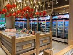 面包甜点陈列柜-锅圈食汇火锅烧烤食材超市(黄浦江路店)