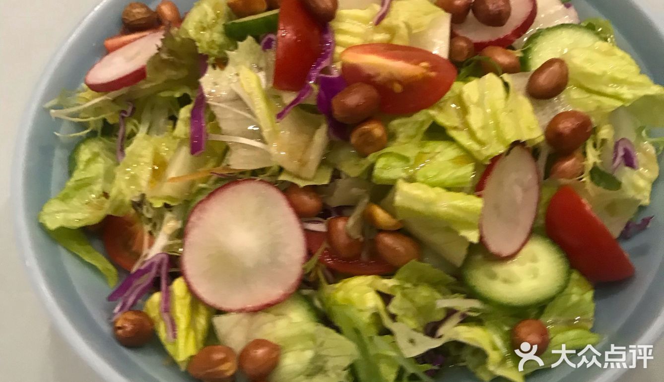 菜品价格合适 有包间 环境很好 菜单也有英文