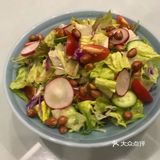 菜品价格合适 有包间 环境很好 菜单也有英文