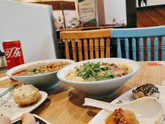 -小杨生煎(金山百联购物中心3楼店)