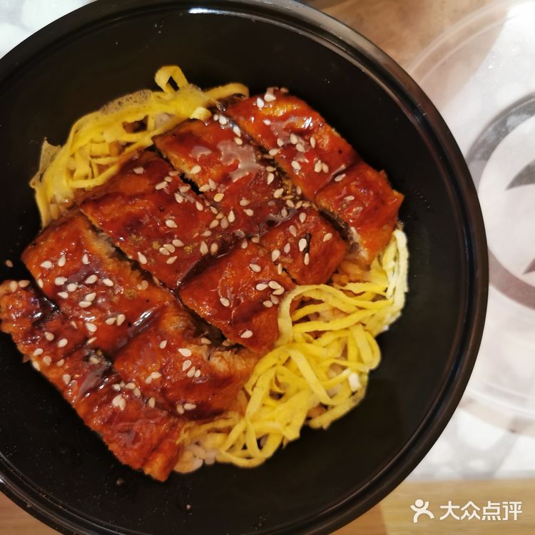 特别推荐炙烤三文鱼寿司