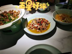 -费大厨辣椒炒肉(高铁吾悦广场店)