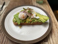 牛油果温泉蛋吐司-O'mills Sourdough Bakery&Bistro(永嘉路店)