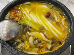 -南渝食府.墨脱石锅松茸鸡