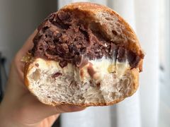 红豆泥松子黄油-PAOPAO Bakery&Café(港汇店)