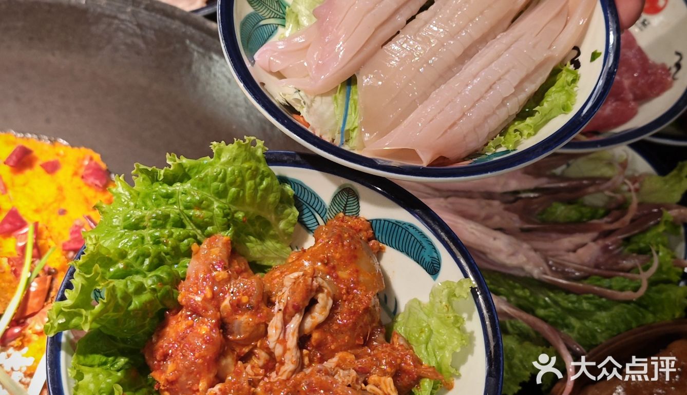 朋友跟我说有家火锅店在重庆当地传承了三代人了