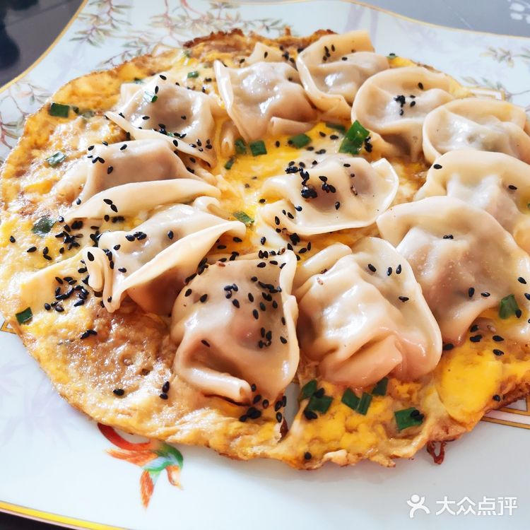 水饺不想再煮着吃？教你平底锅鸡蛋煎饺