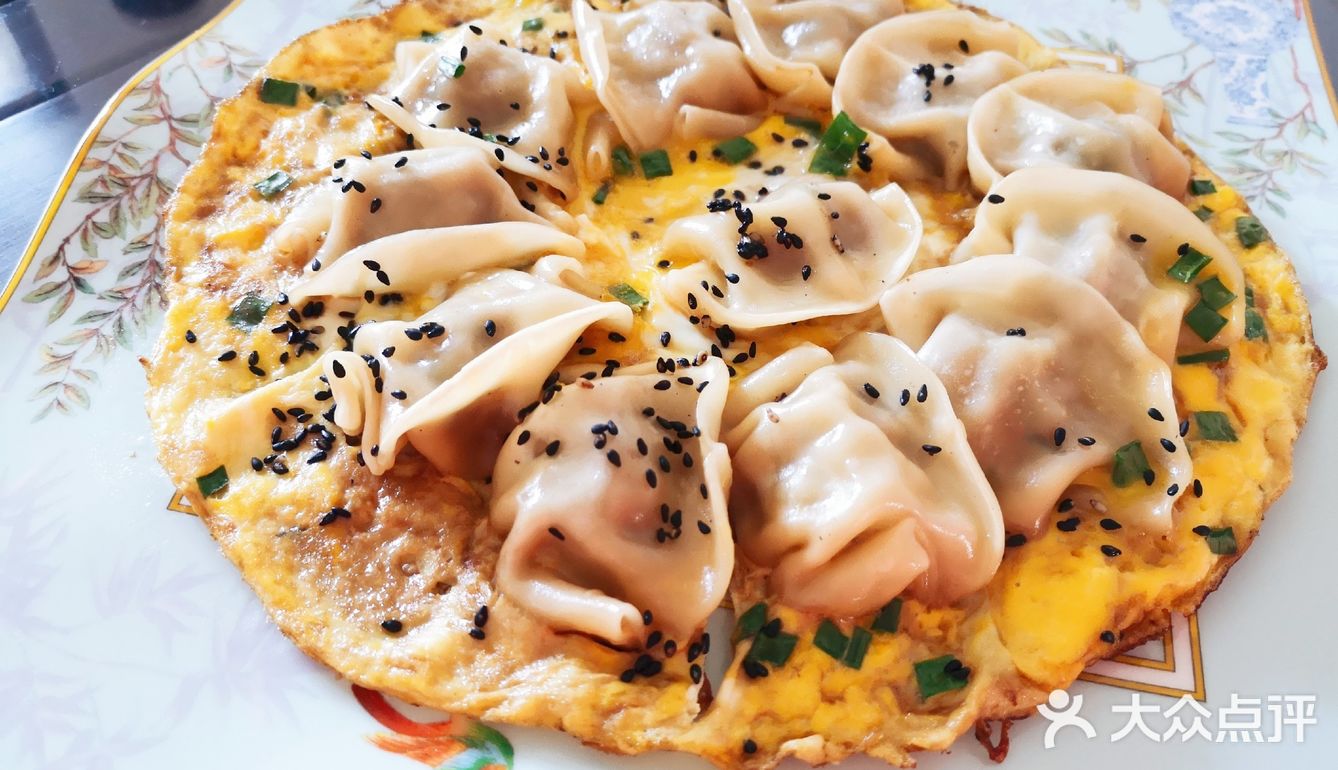 水饺不想再煮着吃？教你平底锅鸡蛋煎饺