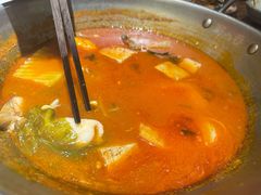 -野山舂·贵州现舂酸汤火锅(鸿通城店)