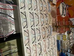 -目上眼镜·蔡司依视路授权(青浦宝龙店)