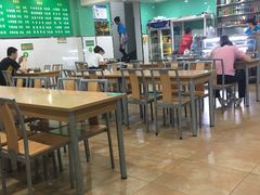大堂-清真老铁家灌汤包