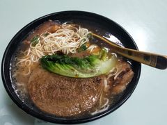 阿婆焖肉面-食惠里小笼包面馆(越秀店)