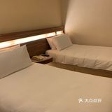 地铁站后面的电器街许多餐厅都可以吃早饭