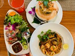 -Chom Cafe and Restaurant