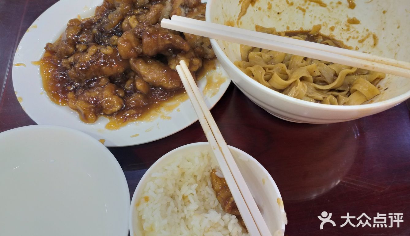 看着都腻，尝了一块，料包的味道太重，没有肉香味